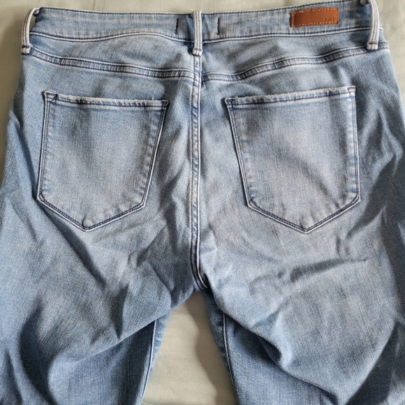 A&F super skinny 8R light wash blue jeans - Picture 4 of 6